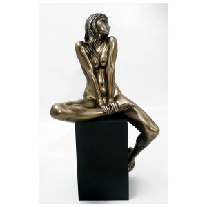 woman poses BODY TALK 75080 Figur L 11.00  H 11.00 cm Akt Skulptur knieend 
