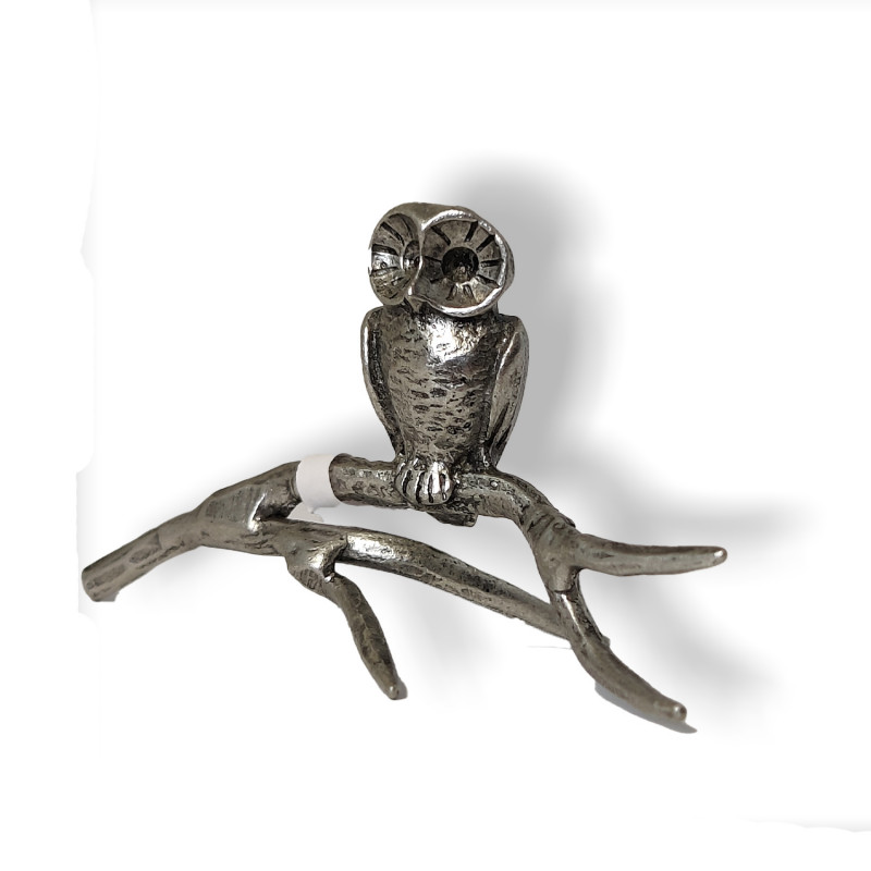 Chouette en étain sur sa branche