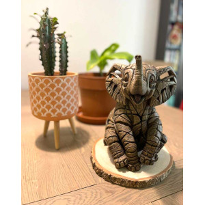 Suggestion de présentation: utilisez un rondin de bois comme socle pour valoriser votre sculpture!