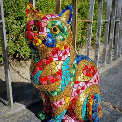 🐱💛 Journée internationale du chat 
Le ☀️ est revenu, nous vous présentons une superbe création artisanale haute en couleurs de l'atelier de mosaïque Barcino, à la gloire de nos compagnons à moustaches 🐈
🤭 Le chaviez-vous? Les chats sont si appréciés à travers le monde... dans un petit village nommé Talkeetna en Alaska, un chat a même été élu maire! 🐱👑
#journeeduchat #journéeduchat #catsday #catslovers #catsculpture #catart #sculpturedechat #decochat #sculpturechat #mosaïque #mosaique #mosaic #maisondadam #maisondesartisans #lamaisondadam #lamaisondesartisans #colorfulart